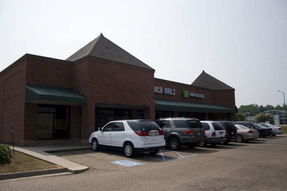 Retail Space | Crossgates Landing II: 1450 W Government St, Brandon, MS 39042